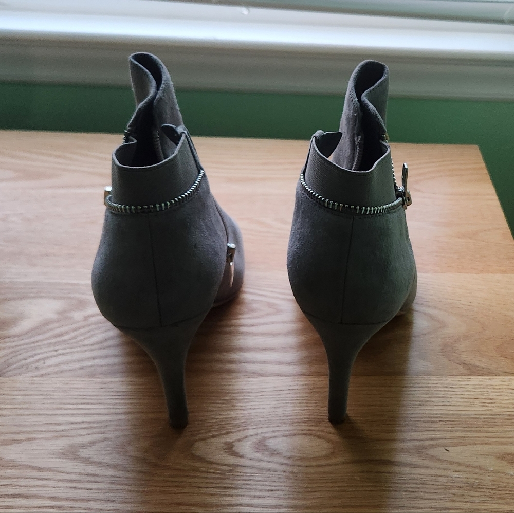 Mark Fisher Gray suede Peep Toe Ankle Booties size 9w